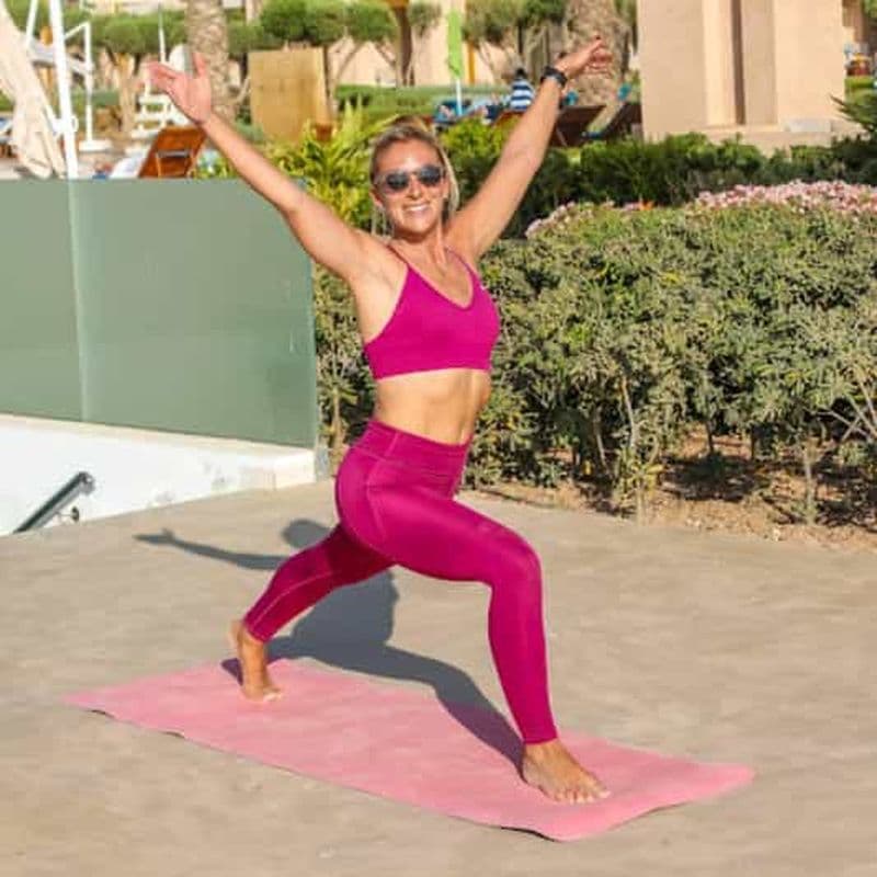 Billet Agadir : cours de yoga sur la plage ou dans la nature avec transferts