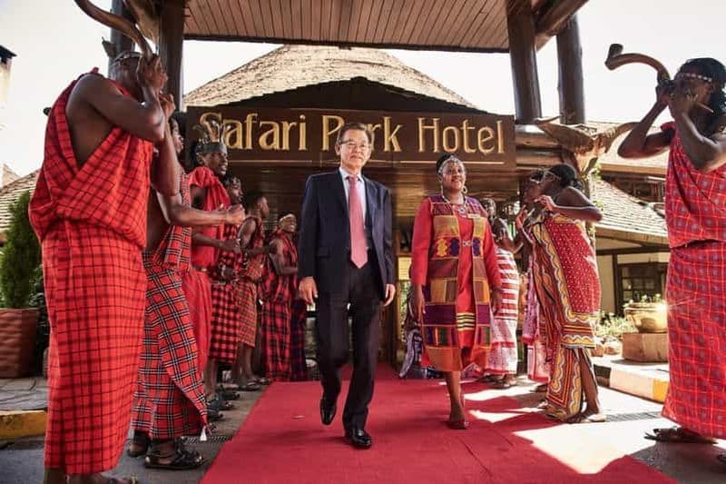 Nairobi : Spectacle de cabaret avec dîner au Safari Park Hotel