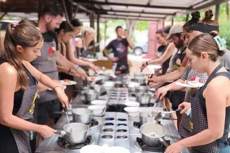 Krabi : Cours de cuisine thaïlandaise traditionnelle avec un chef local