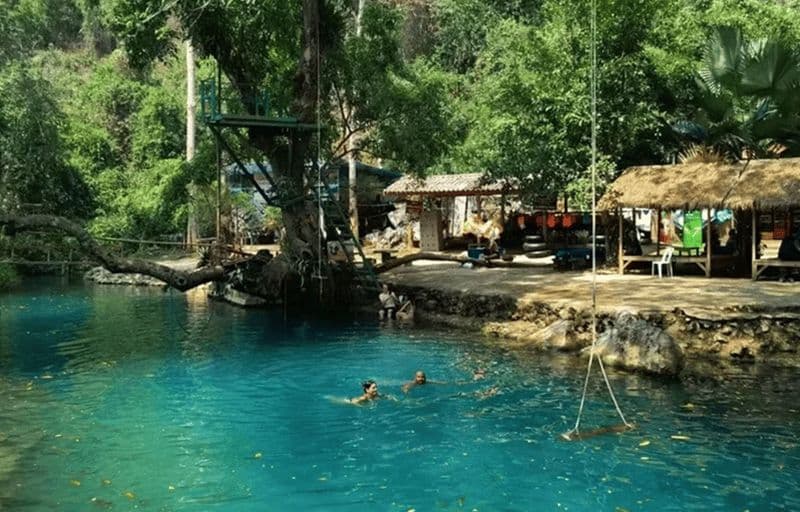 Vang Vieng : Tyrolienne, Rafting, Randonnée dans une Grotte, Kayak, Lagon 3