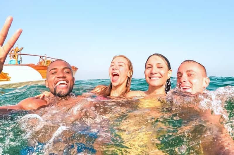 Au départ de Sorrente : Tour en bateau à Capri avec plongée en apnée et boissons