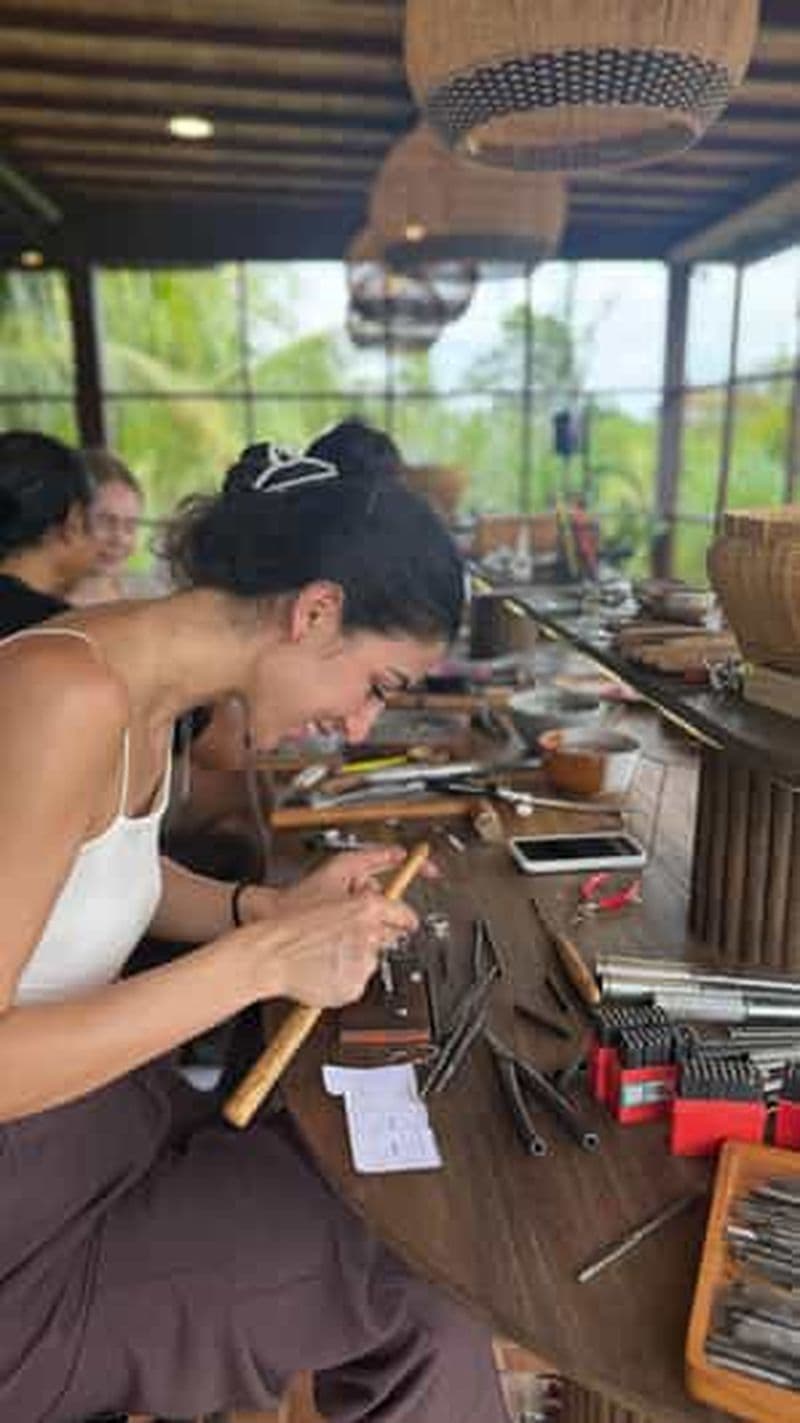 Bali : Cours de fabrication de bijoux à Seminyak avec 7 grammes d'argent