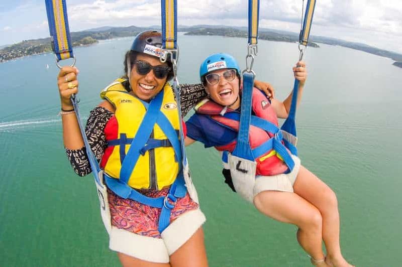Paihia : vol en parachute ascensionnel dans la baie des Îles