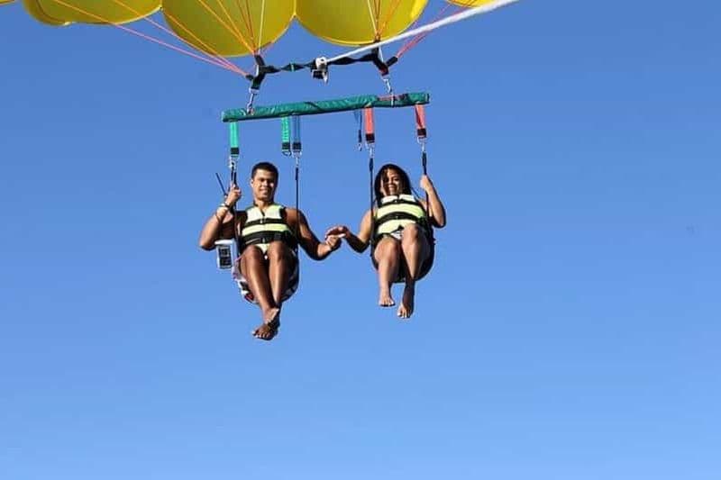Excursion combinée à Cancún : plongée avec tuba sur 4 récifs et parachute ascensionnel