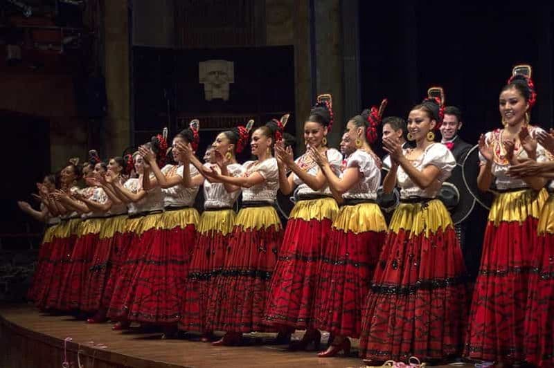 Profitez du Ballet folklorique au Palacio de Bellas Artes.