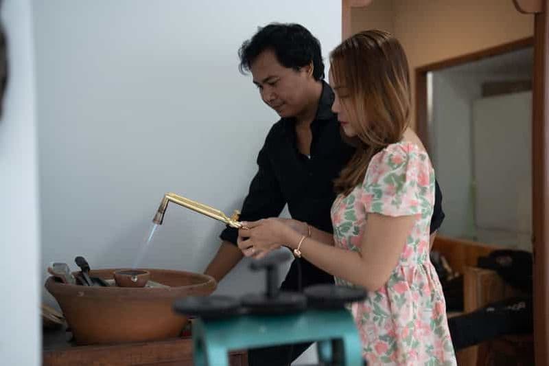 Fabrication de bijoux en argent près de la forêt des singes d'Ubud