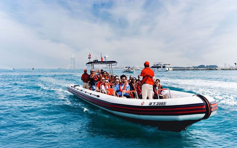 À partir de la marina de Dubaï : visite guidée en bateau rapide d'une heure et demie de la marina de Dubaï, du Burj Al Arab et de l'Atlantis