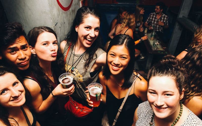 Prague Pub Crawl & International Party avec verre de bienvenue et entrée VIP