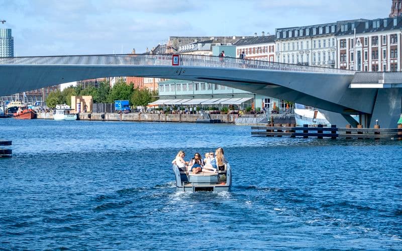 Croisière sur les canaux de Copenhague en petit groupe sur des bateaux électriques