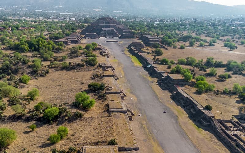 Depuis Mexico : Pyramides de Teotihuacán et grottes préhispaniques en petit groupe avec transferts