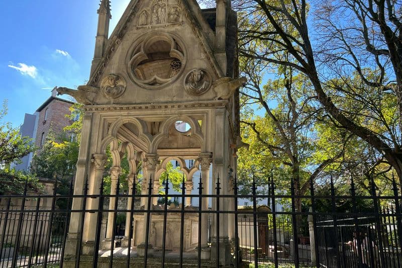 Visite guidée du cimetière du Père-Lachaise à Paris