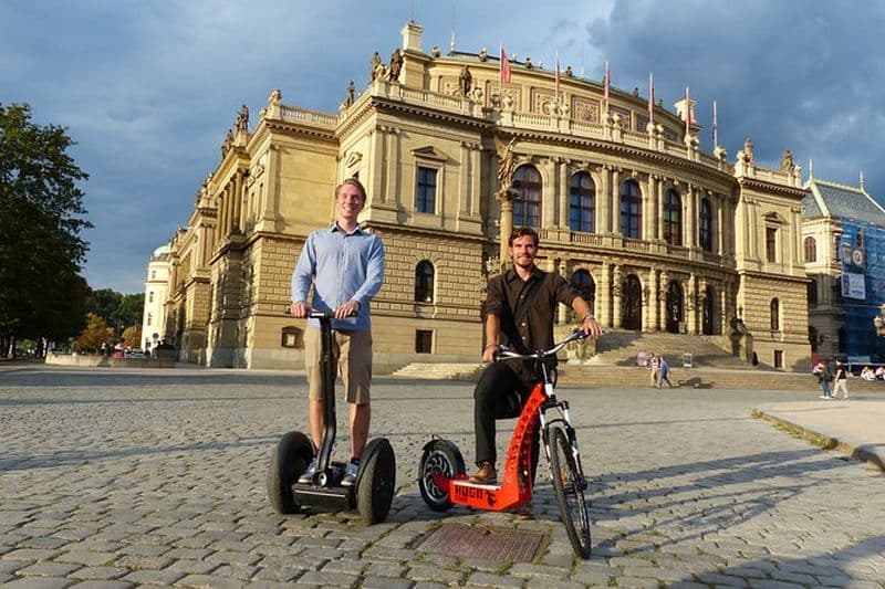 Balade en scooter électrique et en segway à Prague