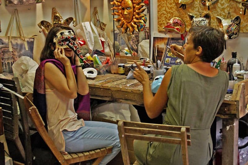 Atelier de fabrication de masques de Carnaval à Venise