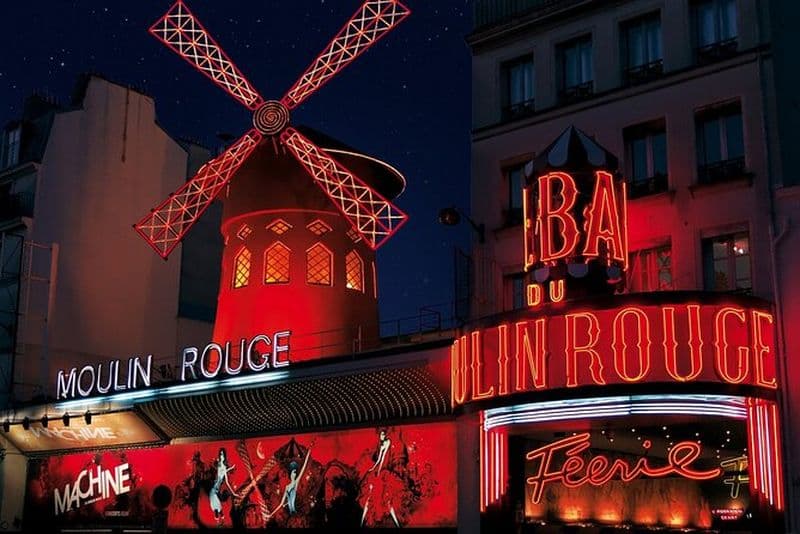 Visite nocturne de Montmartre avec spectacle de cabaret et dîner à Paris