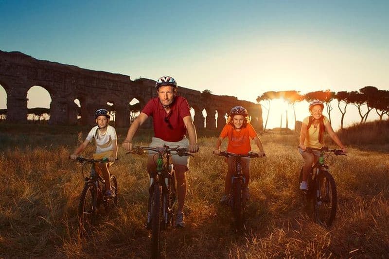 Balade en vélo électrique sur la Voie Appienne de Rome, les aqueducs et les catacombes