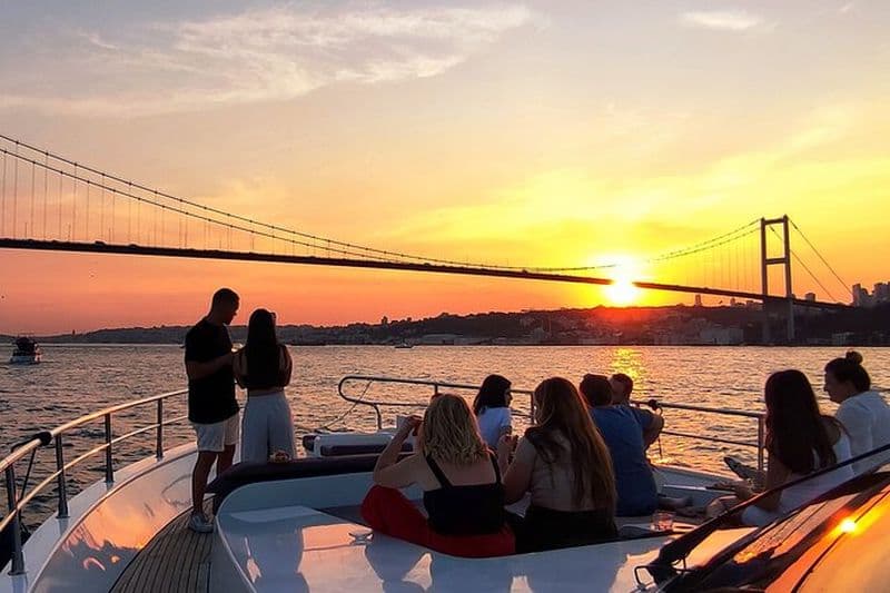 Croisière au coucher du soleil sur le Bosphore à Istanbul