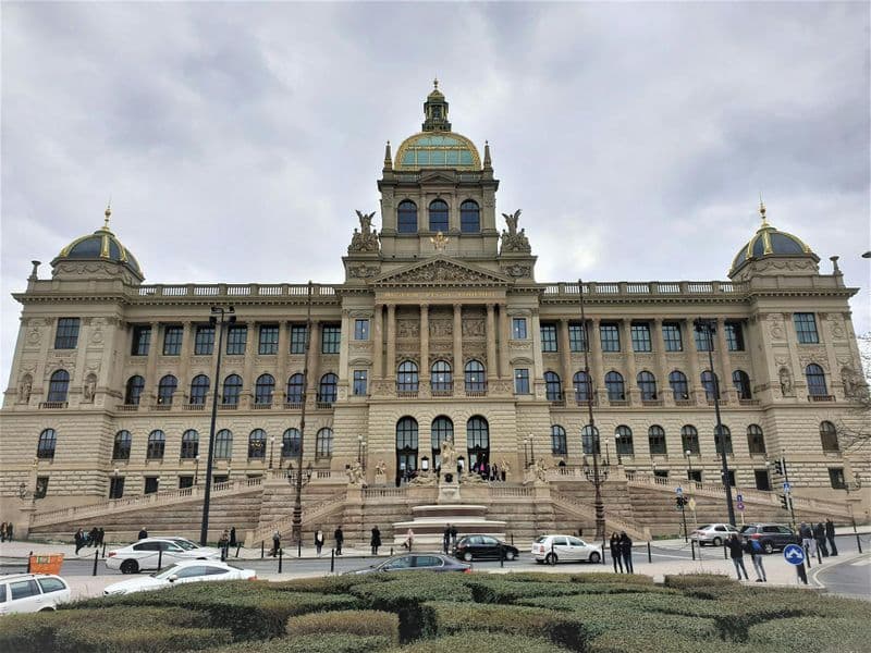 Visite du musée national de Prague avec billet coupe-file