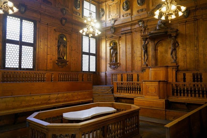 Archiginnasio guided tour and wine tasting