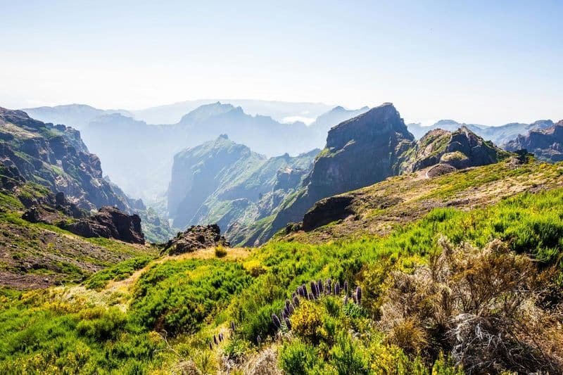 Full-day guided walking tour to Pico do Arieiro and Pico Ruivo