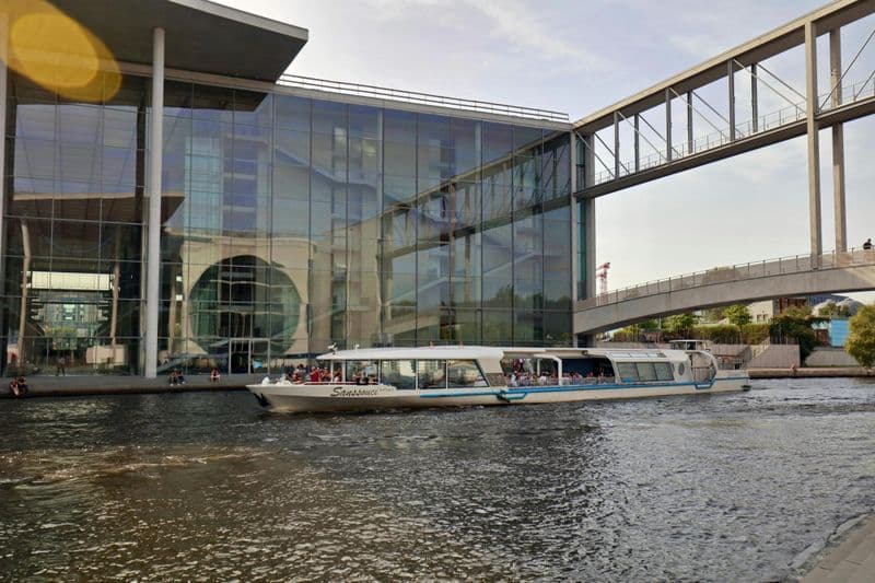 Croisière de 2,5 heures sur la Spree berlinoise au départ de Friedrichstraße