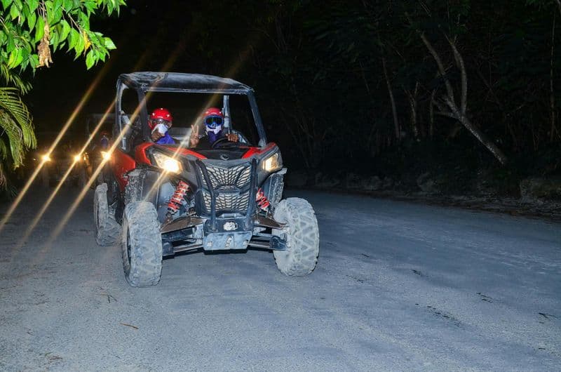 Aventure en 4x4 dans la jungle au parc d'aventure de Bavaro