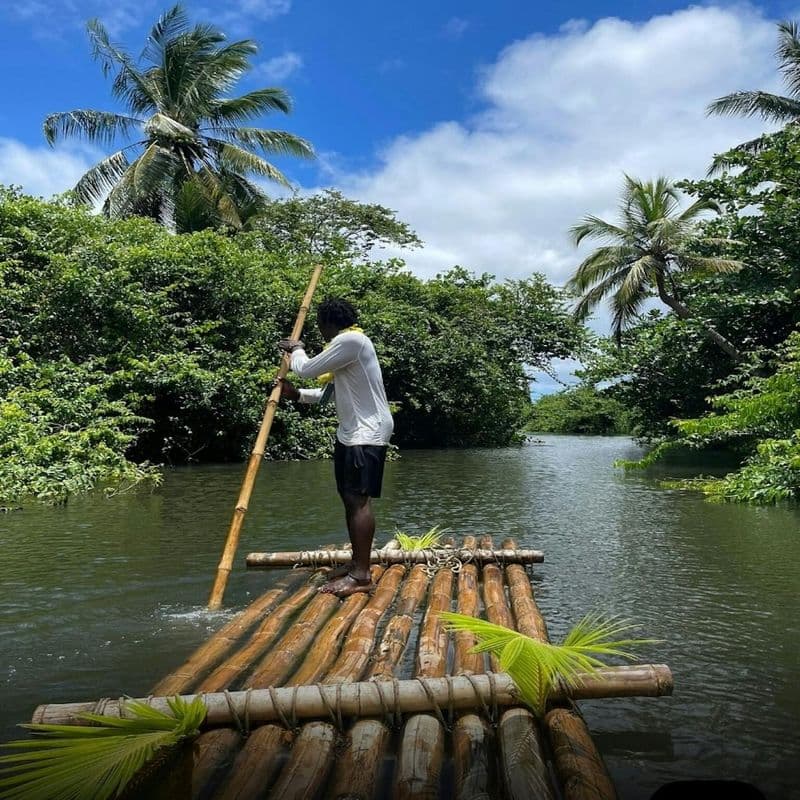 Billet Bamboo raft tour in Roseau Valley with local guide