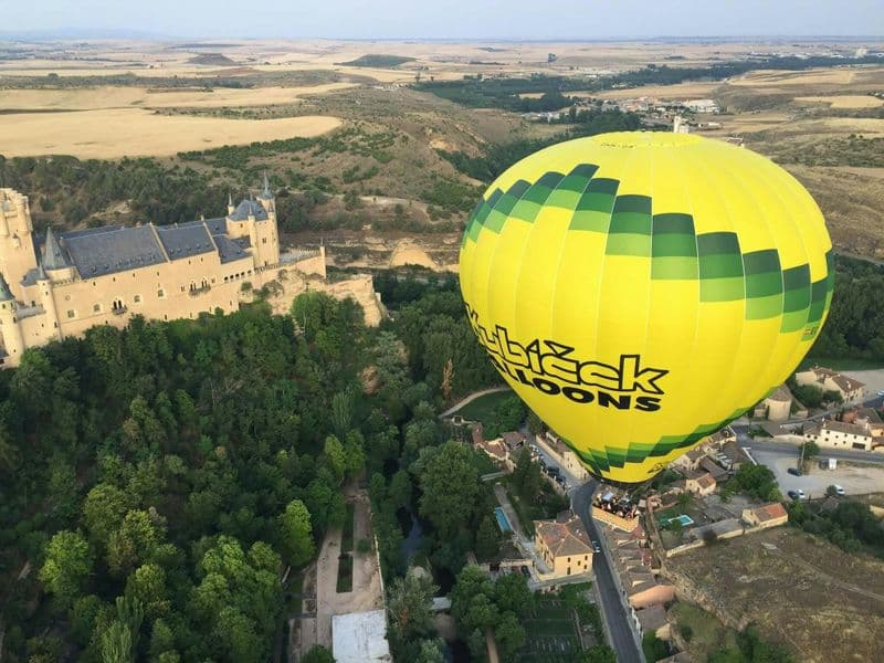 Vol en montgolfière à Ségovie avec transfert depuis Madrid