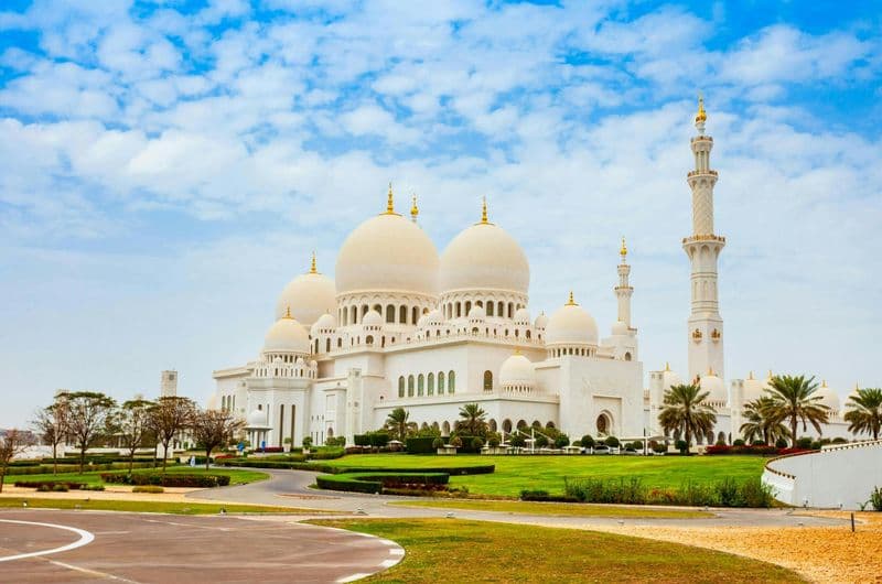 Billet Excursion d'une journée à la mosquée Sheikh Zayed, au palais Qasr Al Watan et aux tours Etihad au départ d'Abou Dhabi