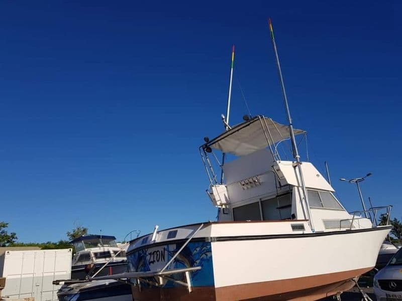 Guy Couach 730 fly (Motorboat)