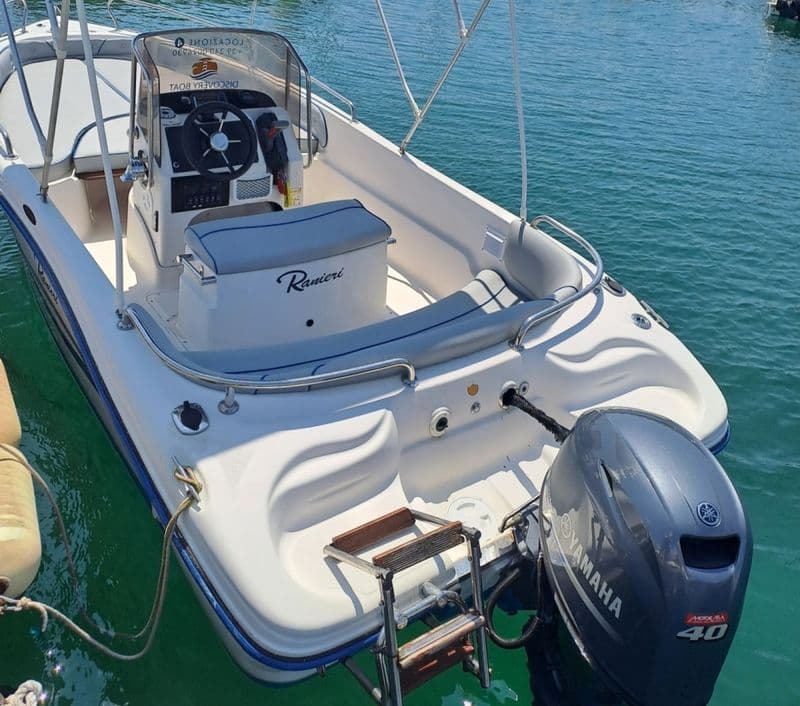 Ranieri Azzura (Motorboat)