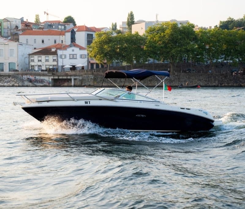 Sea Ray 220 (Motorboat)