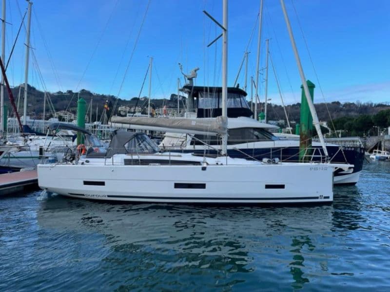Dufour 390 (Sailboat)
