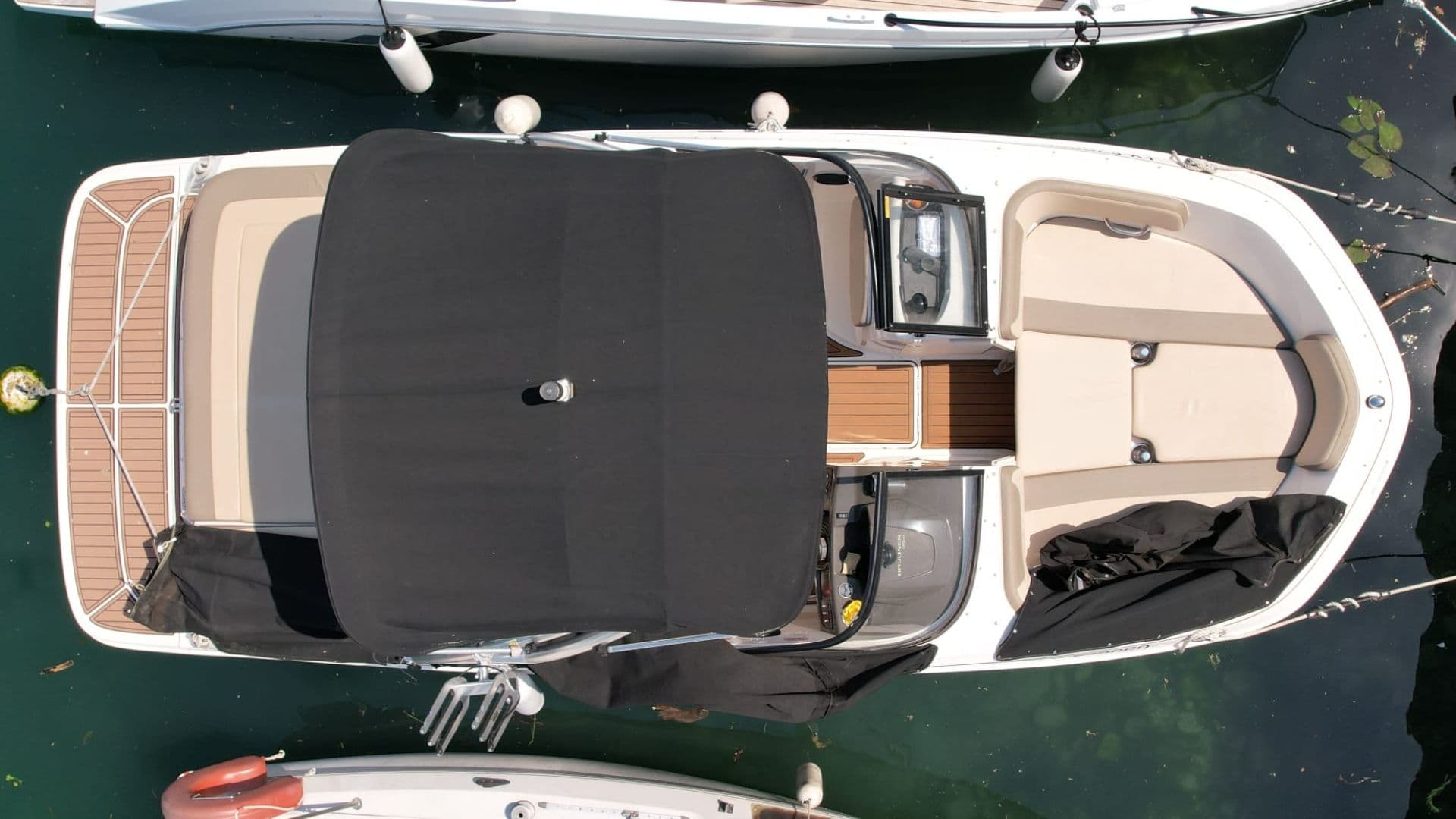 Bayliner VR5 (Motorboat)