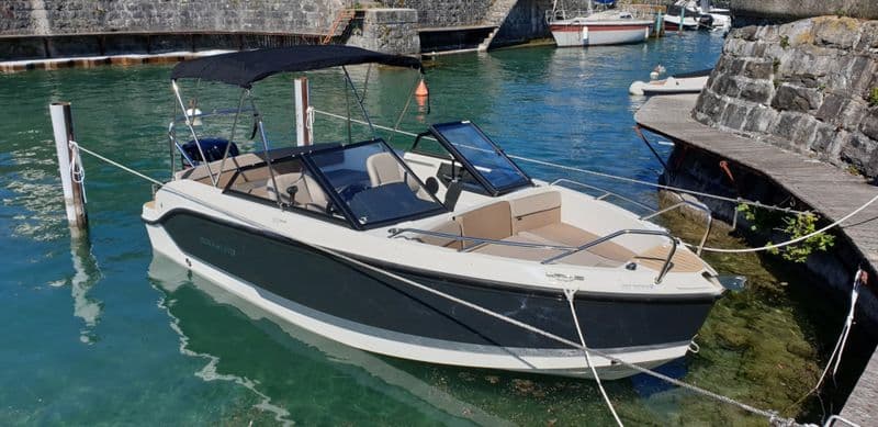 Billet Quicksilver Activ 555 Bowrider (Motorboat)