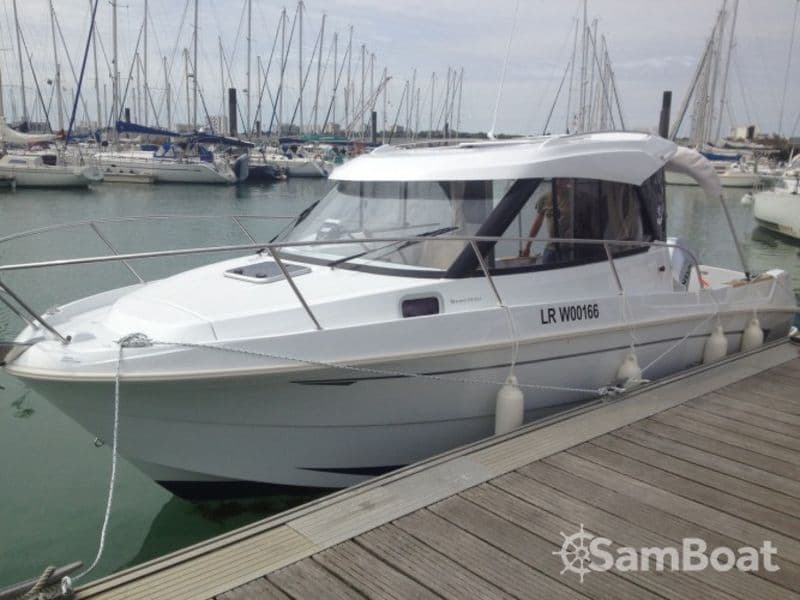 Bénéteau Antares 780 HB (Motorboat)