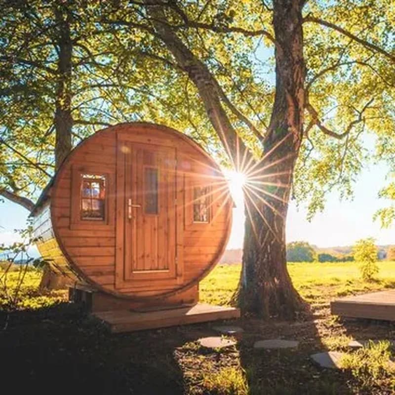 Nuit Insolite en Tonneau avec Spa Privatif près de Lourdes