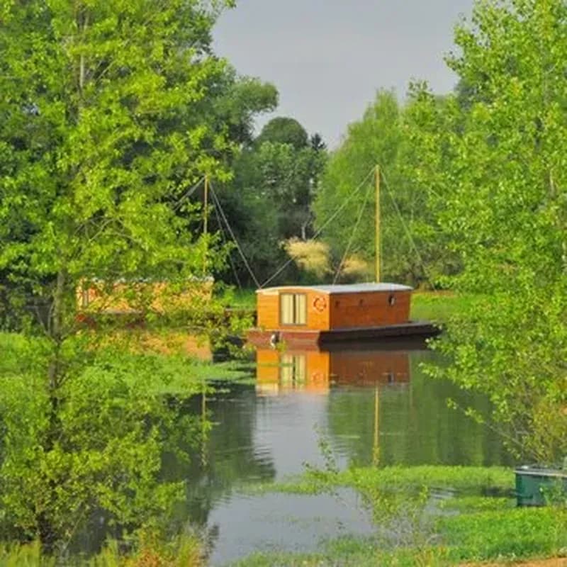 Nuit en Cabane Flottante Spa au cœur du Bourbonnais