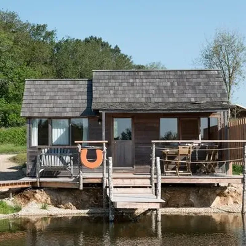 Nuit en cabane sur l'eau avec Spa Privatif près de Carnac