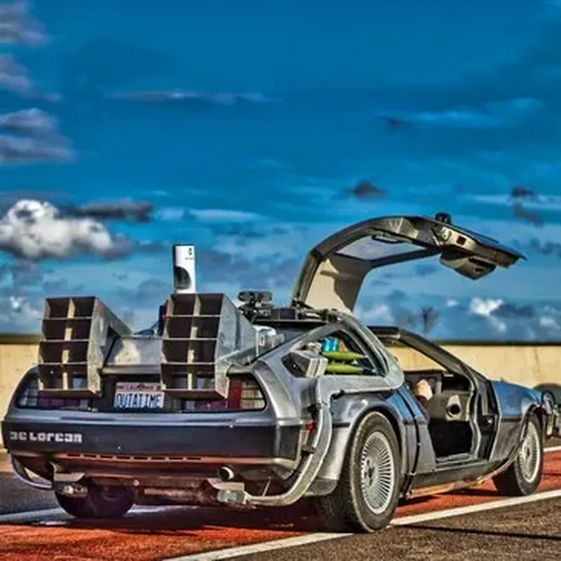 Pilotage DeLorean de Retour vers le Futur près d'Étampes