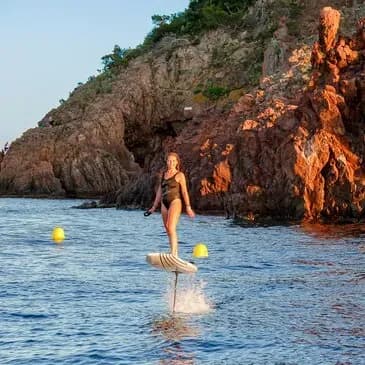 Initiation au Surf Electrique à Foil à Cannes
