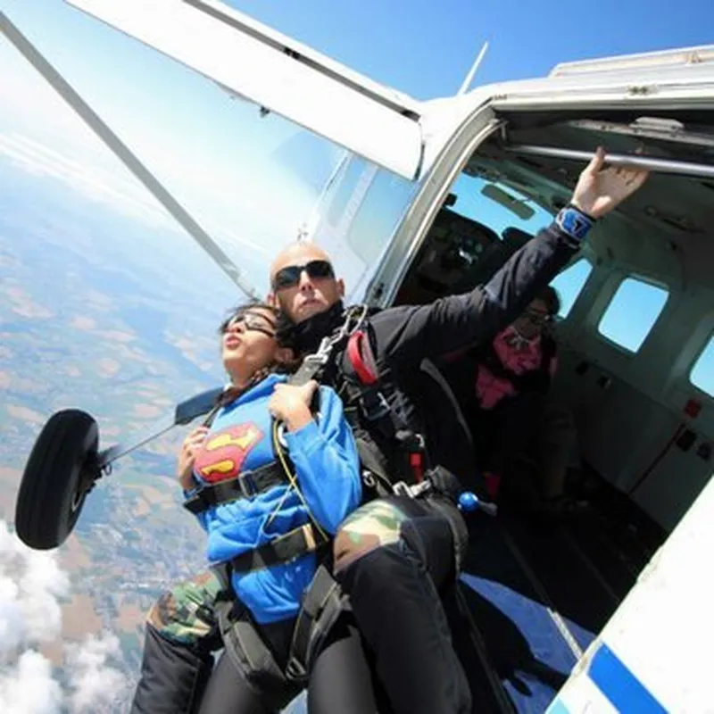 Saut en Parachute Tandem près de Rennes
