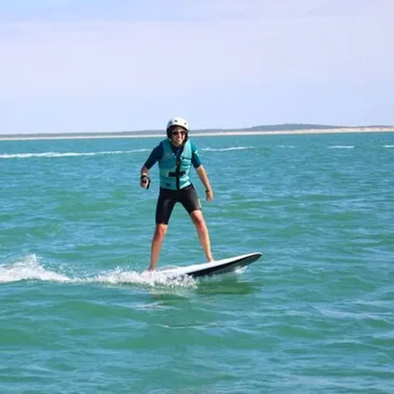 Initiation au Surf Electrique à Foil près de Royan