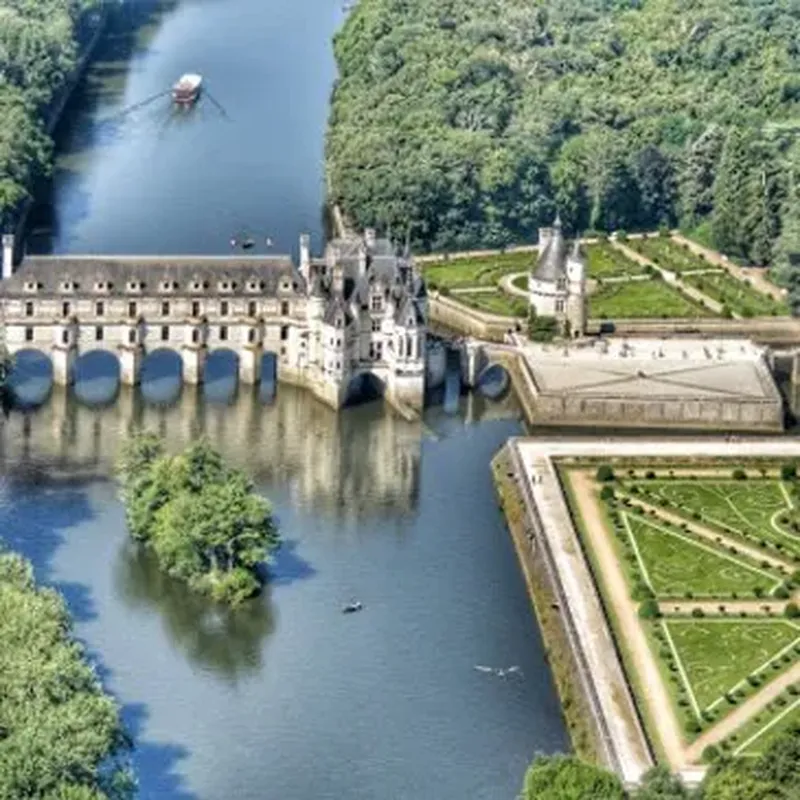 Baptême en Hélicoptère à Tours - Survol des Châteaux