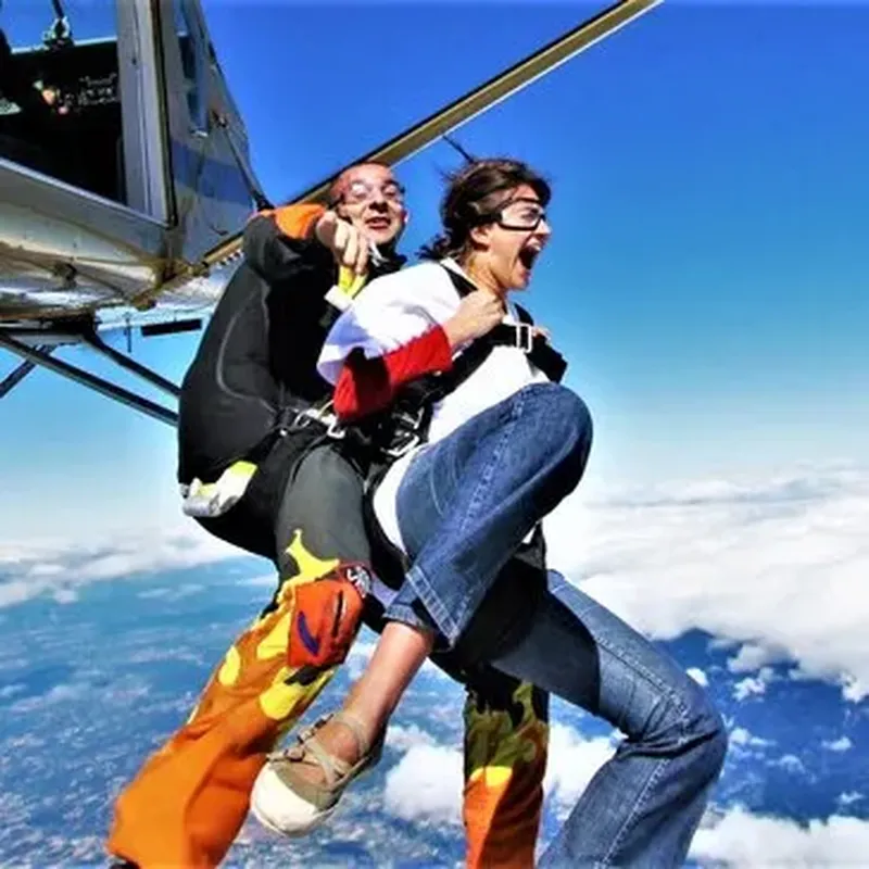 Saut en Parachute Tandem près de Roanne