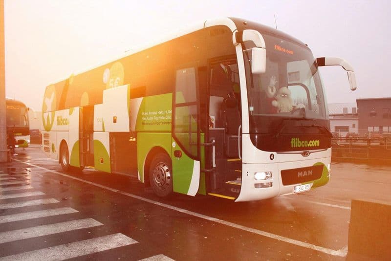 Bruxelles : Bus à destination/au départ de l'aéroport de Charleroi et de la gare de Bruges Sint-Michiels Ouest