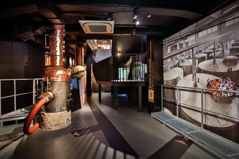 Musée Slivovitz avec dégustation d'eau-de-vie de prune et réalité virtuelle 5D