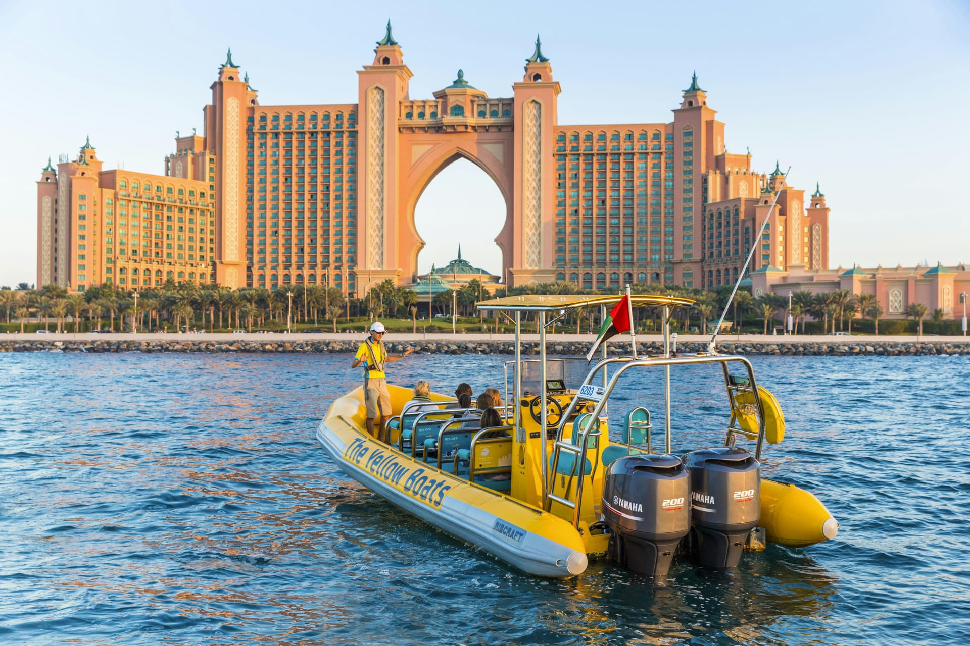 Les bateaux jaunes : 99-Min Premium Boat Tour - Palm, Burj Al Arab & Dubai Marina