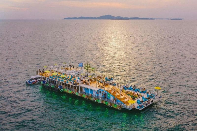 Billet Tappia Floating Cafe Pattaya : Boisson + Pêche au calmar + Transferts