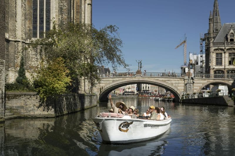 Visite guidée en bateau à travers la ville historique de Gand