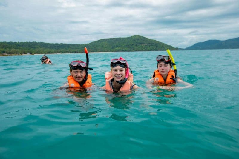 Îles Tan et Pig : Excursion guidée en hors-bord depuis Koh Samui + repérage des dauphins roses